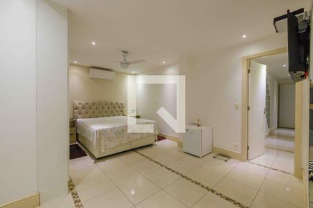 Apartamento à venda com 280m², 3 quartos e 2 vagas Apartamento à venda com 280m², 3 quartos e 2 vagasSuíte 1