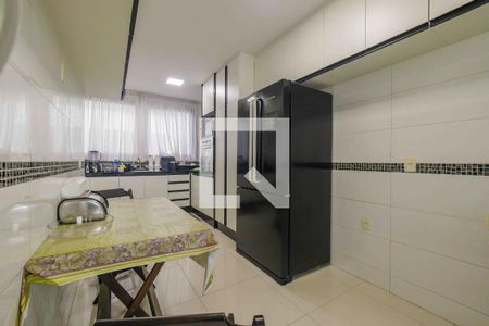 Apartamento à venda com 280m², 3 quartos e 2 vagas Apartamento à venda com 280m², 3 quartos e 2 vagasCozinha