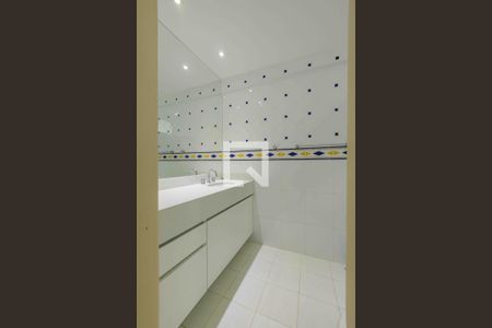 Apartamento à venda com 280m², 3 quartos e 2 vagas Apartamento à venda com 280m², 3 quartos e 2 vagasBanheiro da Suíte 2