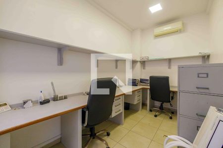 Apartamento à venda com 280m², 3 quartos e 2 vagas Apartamento à venda com 280m², 3 quartos e 2 vagasEscritório