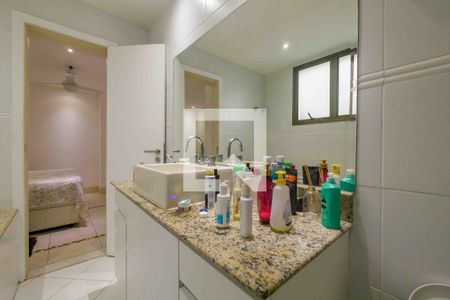 Apartamento à venda com 280m², 3 quartos e 2 vagas Apartamento à venda com 280m², 3 quartos e 2 vagasBanheiro da Suíte 1