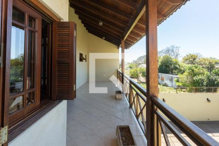 Casa à venda com 257m², 3 quartos e 4 vagas Casa à venda com 257m², 3 quartos e 4 vagasSacada