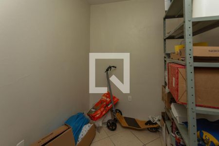 Casa à venda com 257m², 3 quartos e 4 vagas Casa à venda com 257m², 3 quartos e 4 vagasFundos - Quarto 2