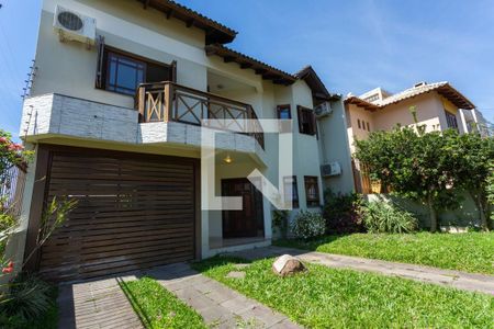 Casa à venda com 257m², 3 quartos e 4 vagas Casa à venda com 257m², 3 quartos e 4 vagasFachada