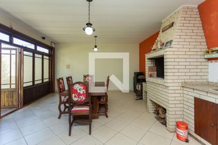 Casa à venda com 257m², 3 quartos e 4 vagas Casa à venda com 257m², 3 quartos e 4 vagasFundos - Churrasqueira