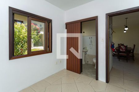 Casa à venda com 257m², 3 quartos e 4 vagas Casa à venda com 257m², 3 quartos e 4 vagasFundos - Quarto