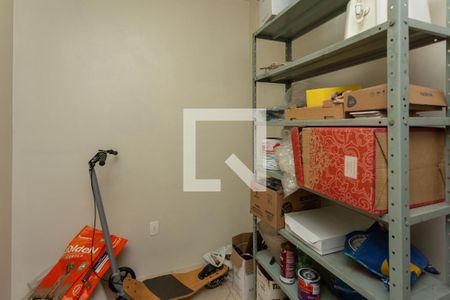 Casa à venda com 257m², 3 quartos e 4 vagas Casa à venda com 257m², 3 quartos e 4 vagasFundos - Quarto 2