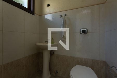 Casa à venda com 257m², 3 quartos e 4 vagas Casa à venda com 257m², 3 quartos e 4 vagasFundos - Banheiro