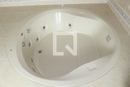 Casa à venda com 445m², 3 quartos e 8 vagasBanheiro da Suíte 1