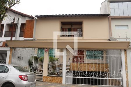 Casa à venda com 445m², 3 quartos e 8 vagasFachada