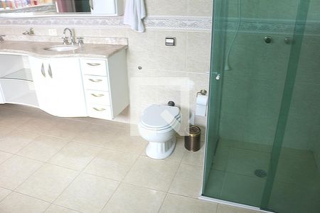 Casa à venda com 445m², 3 quartos e 8 vagasBanheiro da Suíte 1