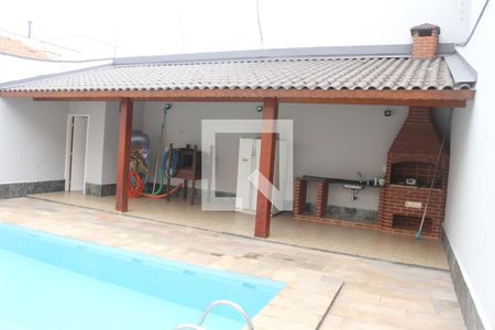 Casa à venda com 445m², 3 quartos e 8 vagasQuintal