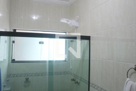 Casa à venda com 445m², 3 quartos e 8 vagasBanheiro da Suíte 2