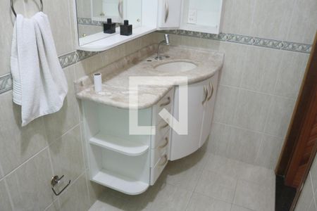 Casa à venda com 445m², 3 quartos e 8 vagasBanheiro da Suíte 2