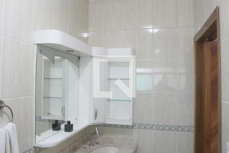 Casa à venda com 445m², 3 quartos e 8 vagasBanheiro da Suíte 2