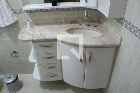 Casa à venda com 445m², 3 quartos e 8 vagasBanheiro da Suíte 2