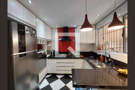 Casa à venda com 90m², 2 quartos e 2 vagas Casa à venda com 90m², 2 quartos e 2 vagasCozinha