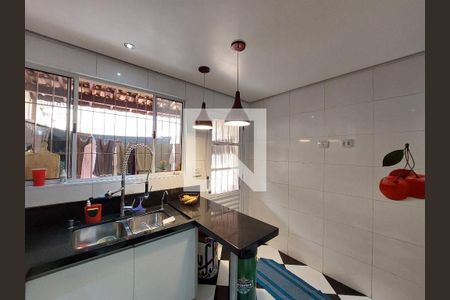 Casa à venda com 90m², 2 quartos e 2 vagas Casa à venda com 90m², 2 quartos e 2 vagasCozinha