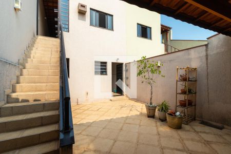 Casa à venda com 250m², 3 quartos e 4 vagasQuintal