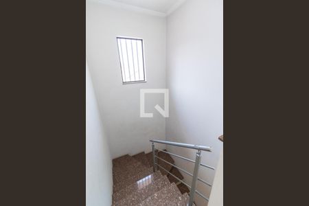 Casa à venda com 250m², 3 quartos e 4 vagasEscada