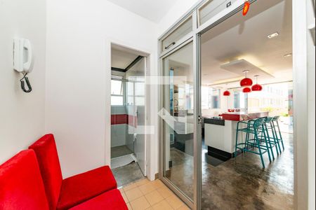 Apartamento à venda com 200m², 3 quartos e 2 vagas Apartamento à venda com 200m², 3 quartos e 2 vagasEscada