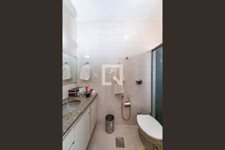 Apartamento à venda com 200m², 3 quartos e 2 vagas Apartamento à venda com 200m², 3 quartos e 2 vagasBanheiro da Suíte