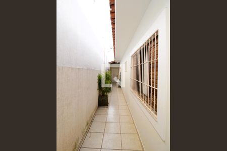Casa à venda com 200m², 3 quartos e 3 vagasCorredor lateral