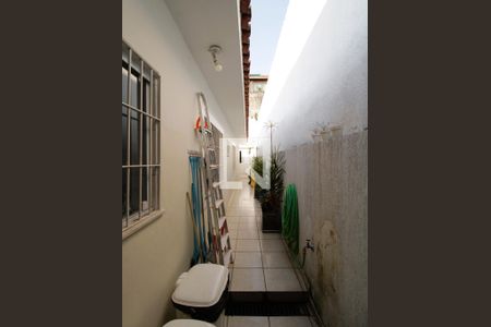 Casa à venda com 200m², 3 quartos e 3 vagasCorredor lateral