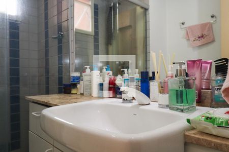 Apartamento à venda com 97m², 2 quartos e 2 vagasBanheiro da Suíte