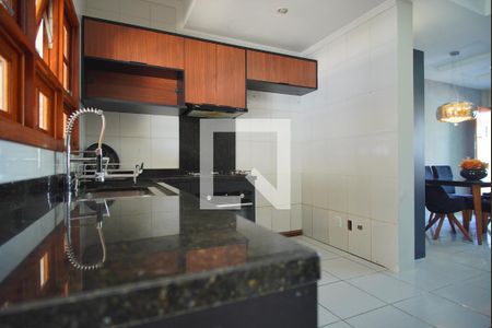 Casa à venda com 218m², 3 quartos e 2 vagasCozinha