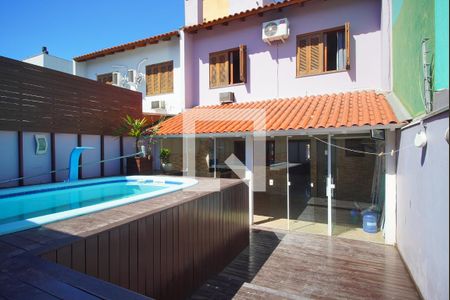 Casa à venda com 218m², 3 quartos e 2 vagasFundos da Casa