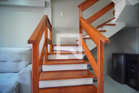 Casa à venda com 218m², 3 quartos e 2 vagasEscada - Acesso Quartos