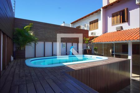 Casa à venda com 218m², 3 quartos e 2 vagasPiscina