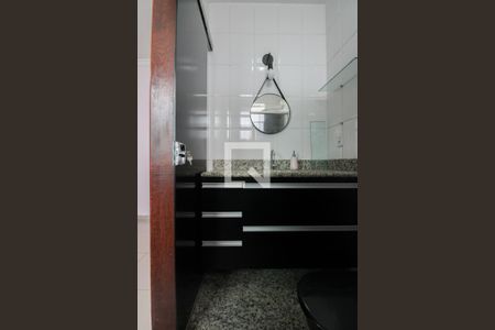 Casa à venda com 180m², 3 quartos e 2 vagasBanheiro da Suíte