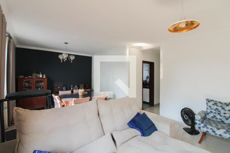 Sala de casa à venda com 3 quartos, 180m² em Itapoã, Belo Horizonte