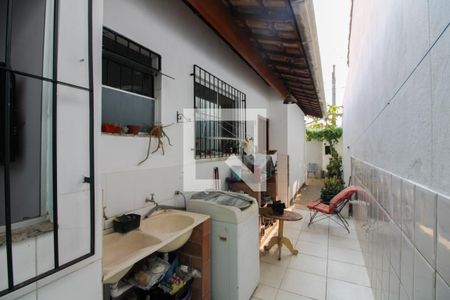 Casa à venda com 180m², 3 quartos e 2 vagasÁrea de Serviço
