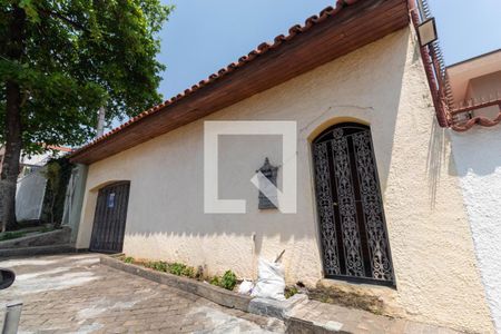 Casa para alugar com 250m², 5 quartos e 4 vagasFachada