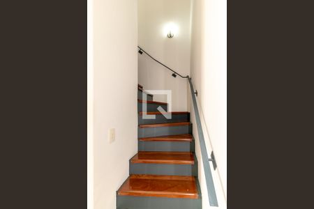 Apartamento à venda com 45m², 1 quarto e 1 vaga Apartamento à venda com 45m², 1 quarto e 1 vagaEscada