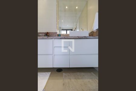 Apartamento à venda com 169m², 3 quartos e 3 vagasSuíte 1 - Banheiro