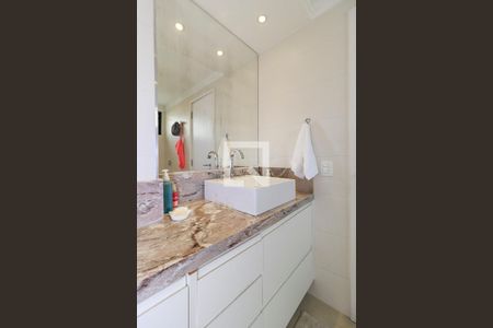 Apartamento à venda com 169m², 3 quartos e 3 vagasSuíte 1 - Banheiro