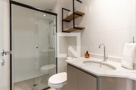 Banheiro de kitnet/studio para alugar com 1 quarto, 27m² em República, São Paulo