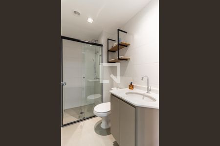 Banheiro de kitnet/studio para alugar com 1 quarto, 27m² em República, São Paulo