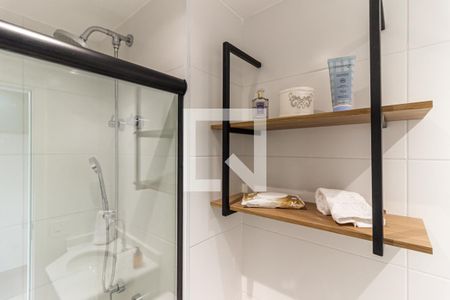 Banheiro de kitnet/studio para alugar com 1 quarto, 27m² em República, São Paulo