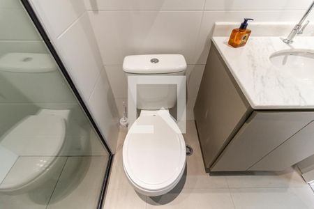 Banheiro de kitnet/studio para alugar com 1 quarto, 27m² em República, São Paulo