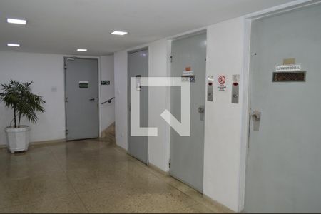 Apartamento à venda com 84m², 2 quartos e sem vagaElevadores