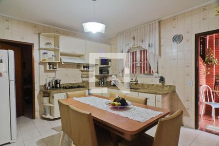 Casa à venda com 196m², 3 quartos e 2 vagasCozinha