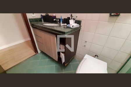 Casa à venda com 280m², 3 quartos e 2 vagas Casa à venda com 280m², 3 quartos e 2 vagasBanheiro