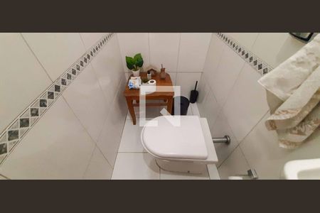 Casa à venda com 280m², 3 quartos e 2 vagas Casa à venda com 280m², 3 quartos e 2 vagasBanheiro