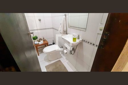 Casa à venda com 280m², 3 quartos e 2 vagas Casa à venda com 280m², 3 quartos e 2 vagasBanheiro