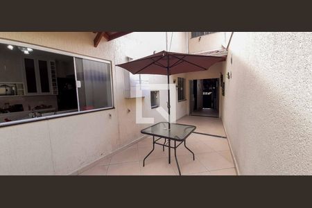 Casa à venda com 280m², 3 quartos e 2 vagas Casa à venda com 280m², 3 quartos e 2 vagasÁrea externa